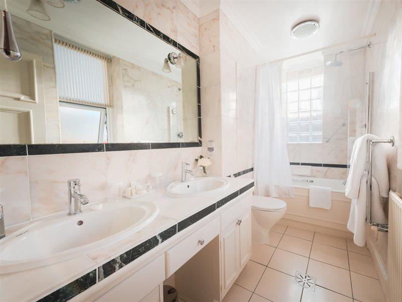 44 Curzon Street By Mansley 4* Лондон